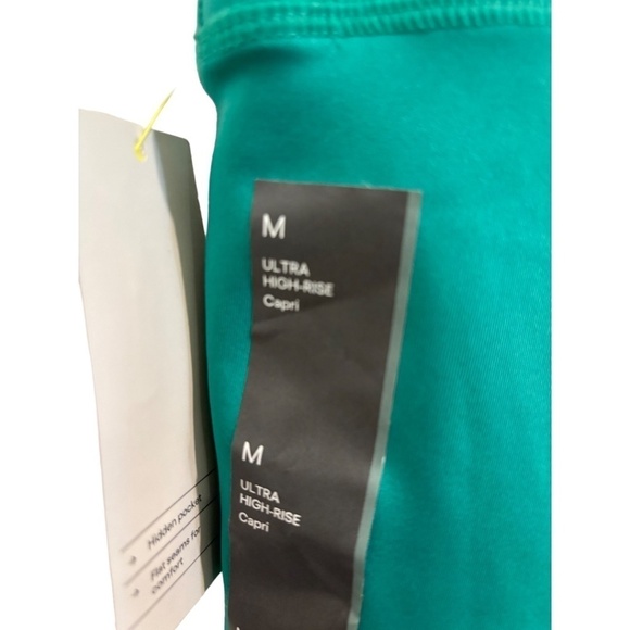 All In Motion Ultra High Rise Sculpt Capri Leggings Green Size Medium NWT - Picture 2 of 3